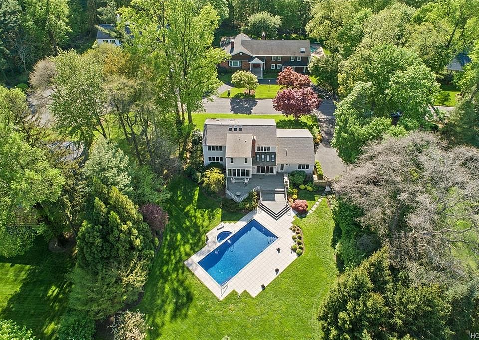 1st image of 15 Hearthstone Cir
