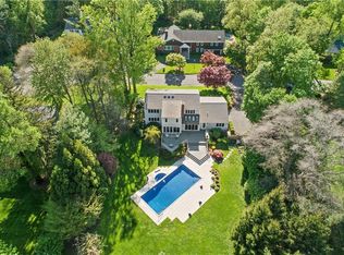 15 Hearthstone Cir, Scarsdale, NY 10583