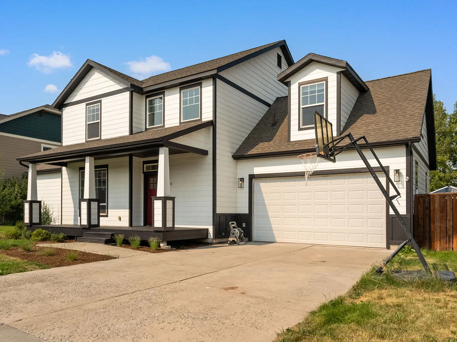 4 bed, 2.5 bath, 2449 sqft, $4,000 — Photo 2