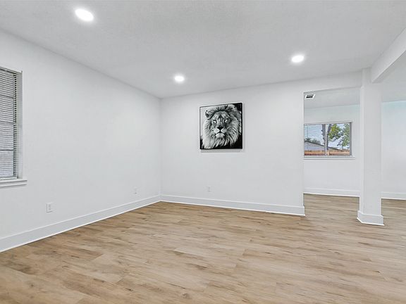4th image of 226 N Forest Crest Dr