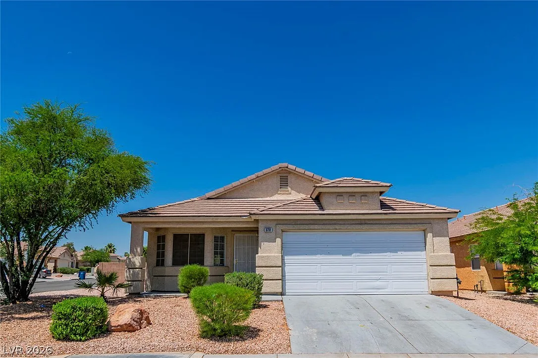 4 bed, 2.0 bath, 1700 sqft, $2,095 — Photo 3