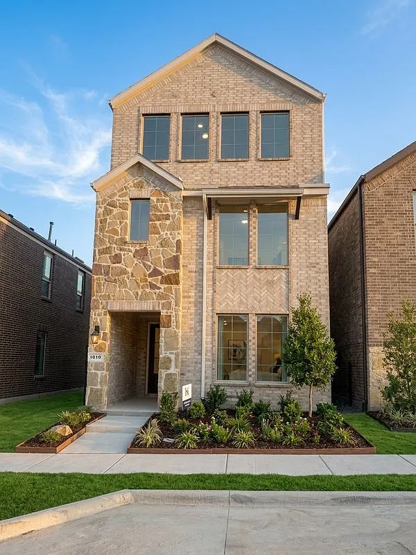1 bed, 1.0 bath, 2600 sqft, $600 — Photo 1