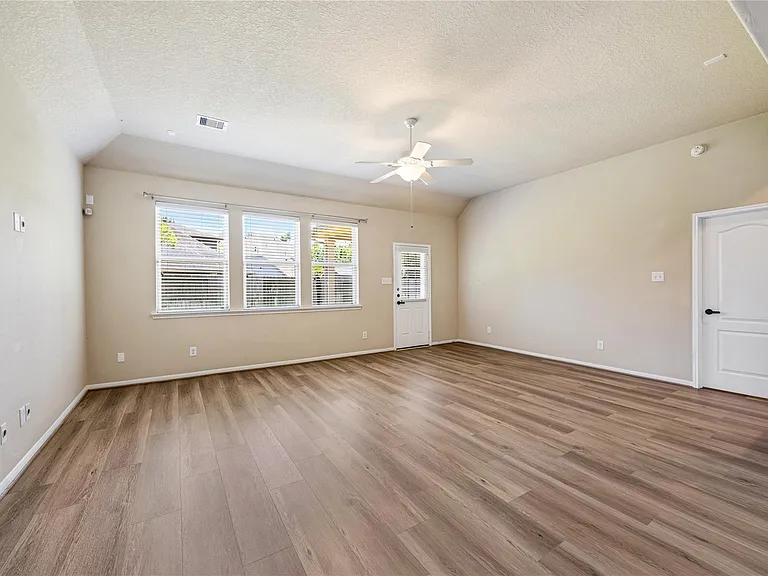 39 Butternut Grove Pl — Photo 10