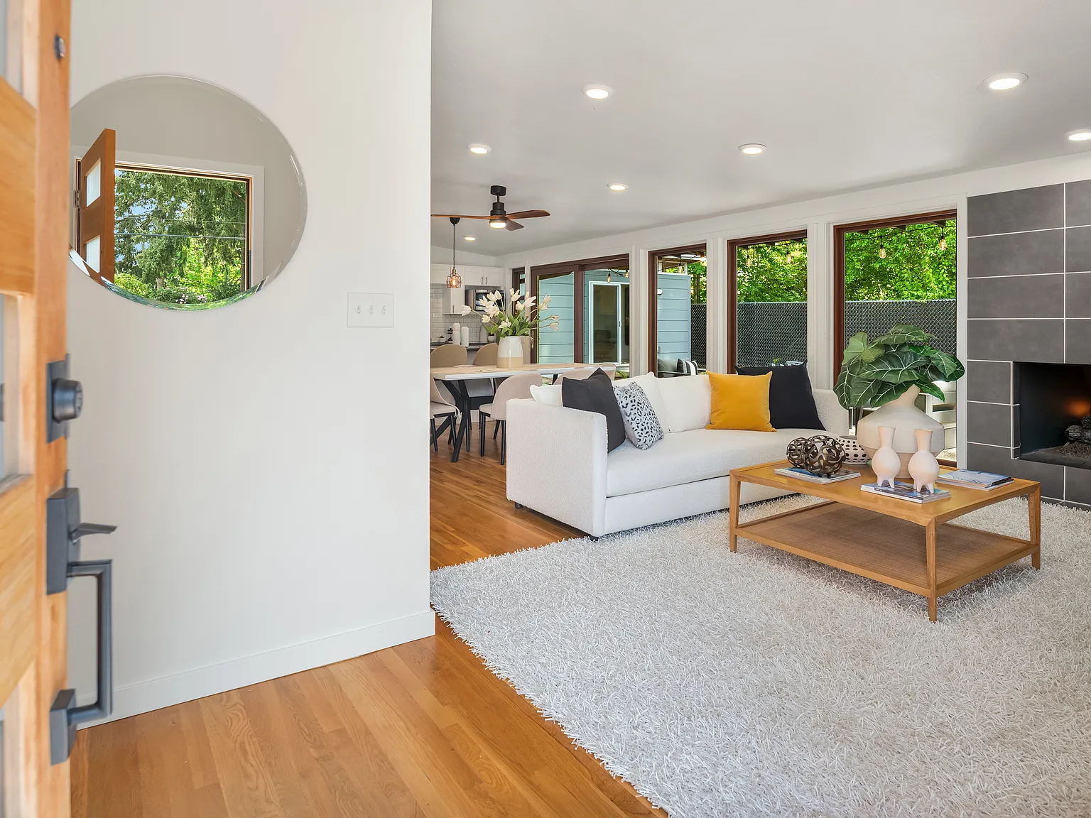 3 bed, 1150 sqft, $4,200 — Photo 3