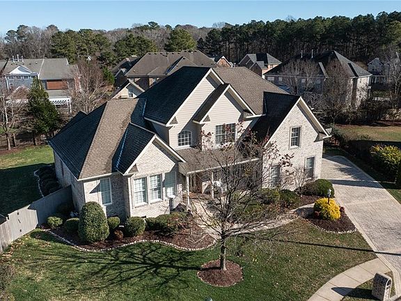 3rd image of 805 Brentwood Ct