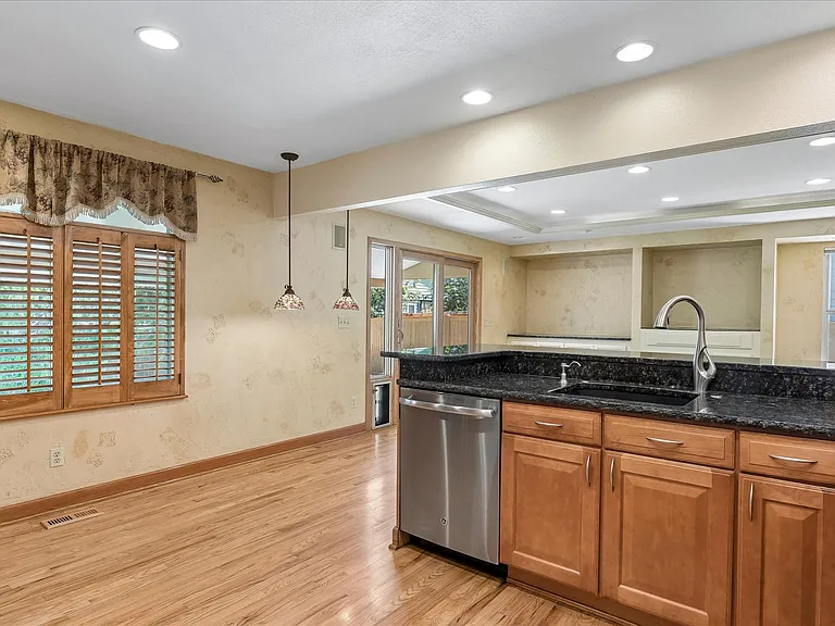 4686 N Wildflowers Way — Photo 6