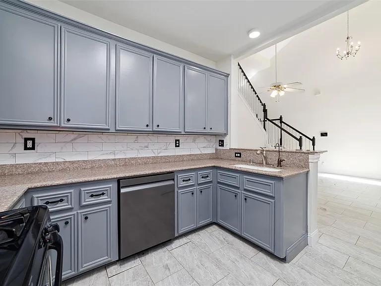 1408 S Friendswood Dr #804 — Photo 8