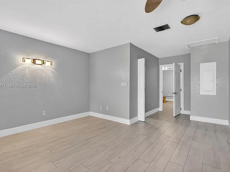 217 SE 5th St — Photo 19