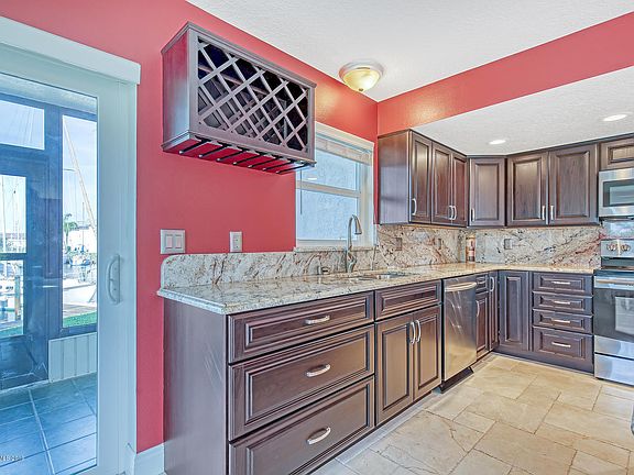 5th image of 437 Dove Ln