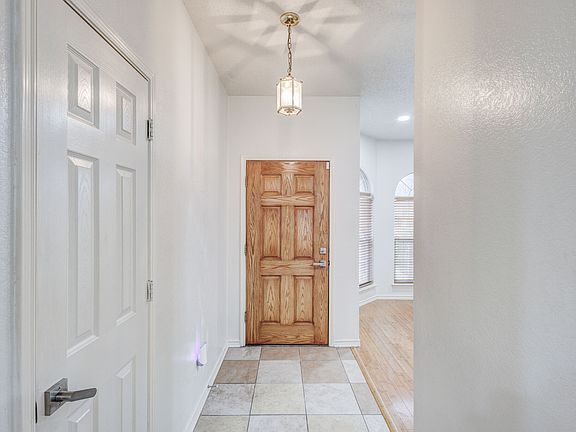 3rd image of 1505 High Country Ln