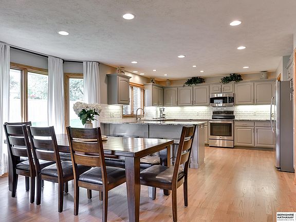 5th image of 21109 Honeysuckle Dr