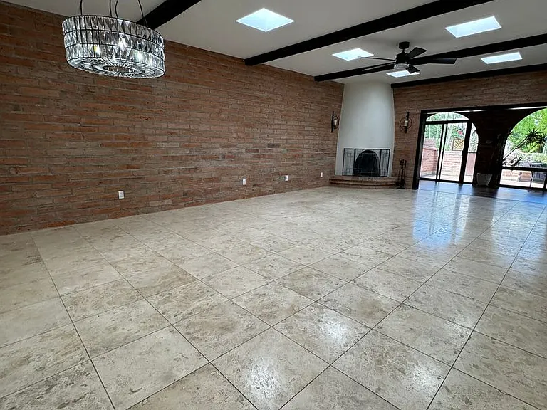 4715 E Apple Valley Pl — Photo 3