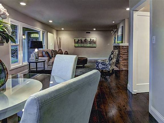 4th image of 4923 S Land Park Dr