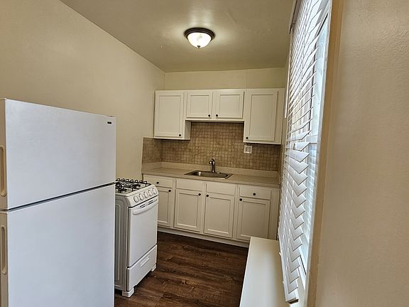 5th image of 806 N Main St #206