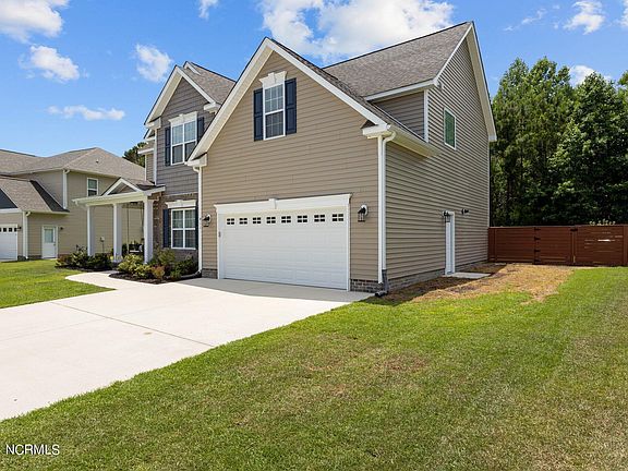 4th image of 411 Palisades Way