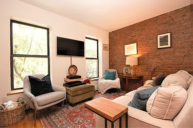 Rented by R New York