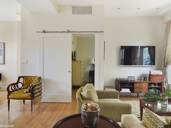 4th image of 1236 N Paulina St #101