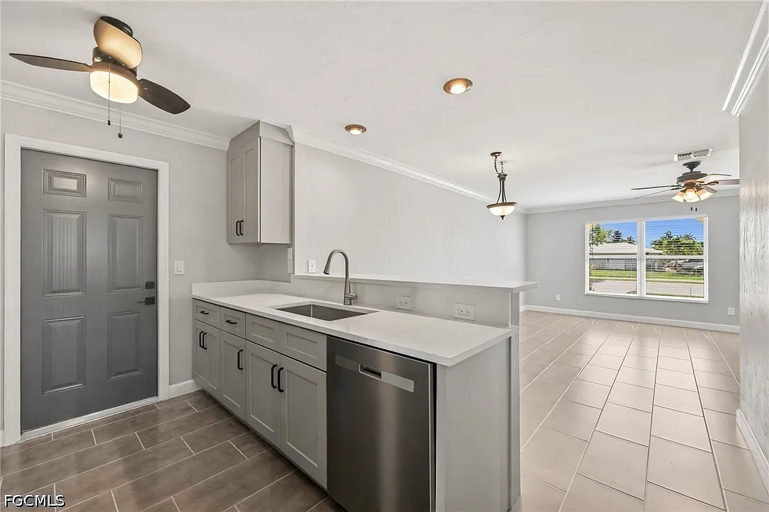 3 bed, 2.0 bath, 1167 sqft, $1,680 — Photo 2