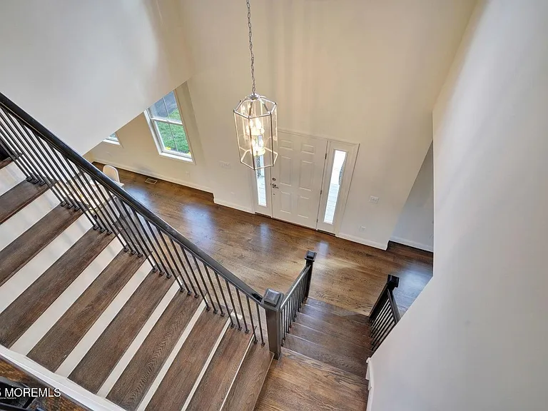 909 Bloomfield Ave — Photo 18