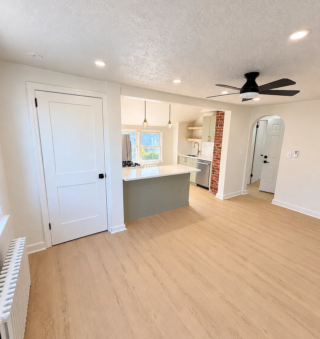 2 bed, 700 sqft, $2,200 — Photo 4