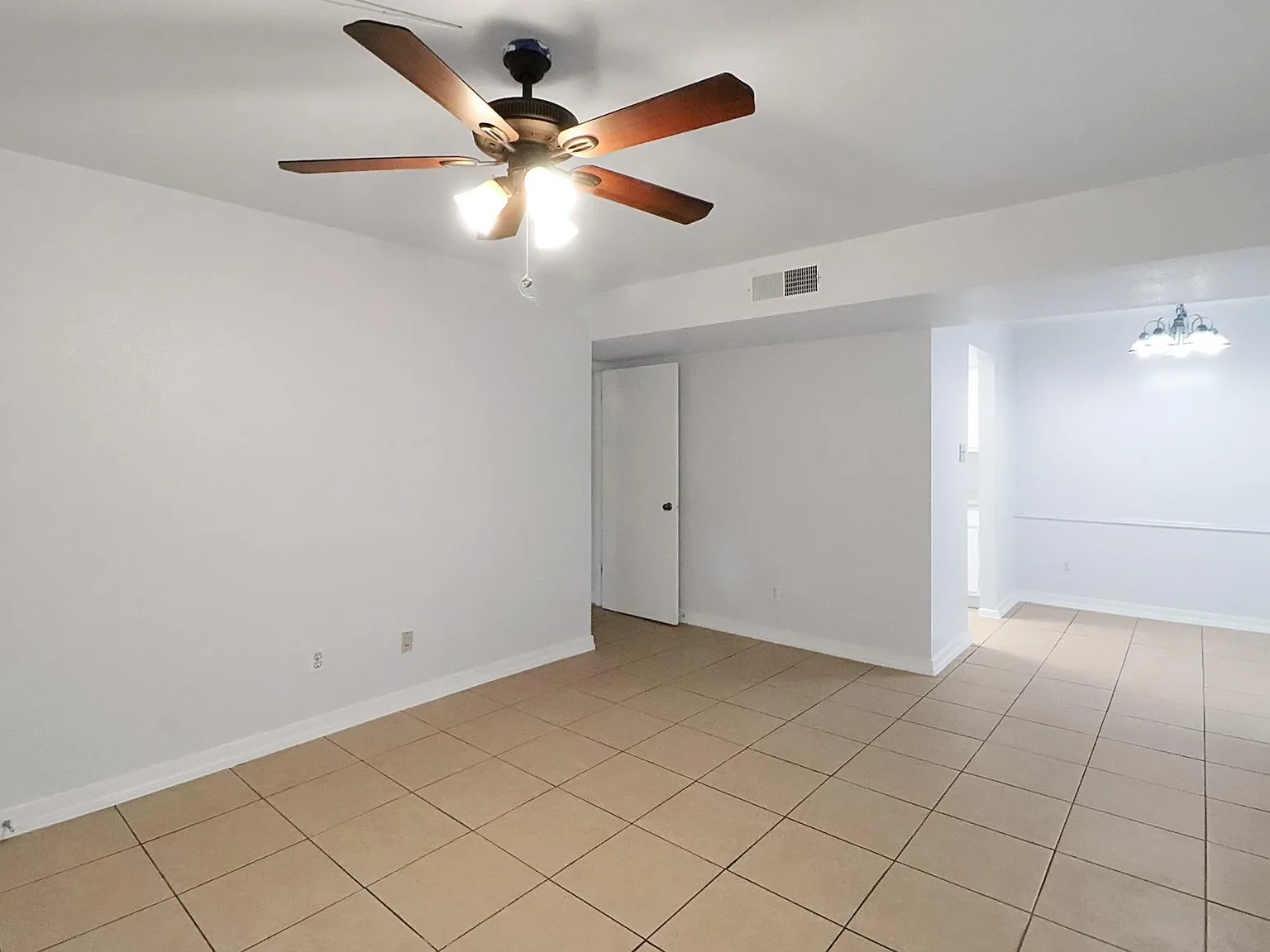 2 bed, 2.0 bath, 887 sqft, $1,500 — Photo 2