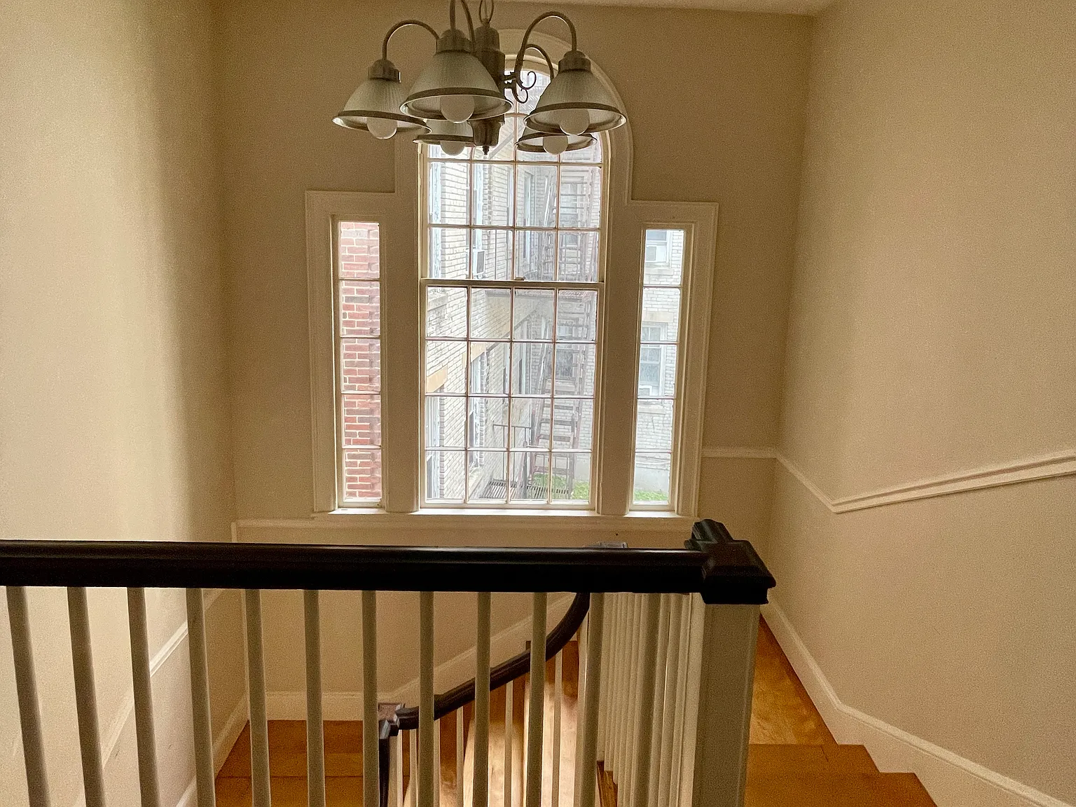 6 bed, 4.5 bath, 4500 sqft, $9,000 — Photo 3