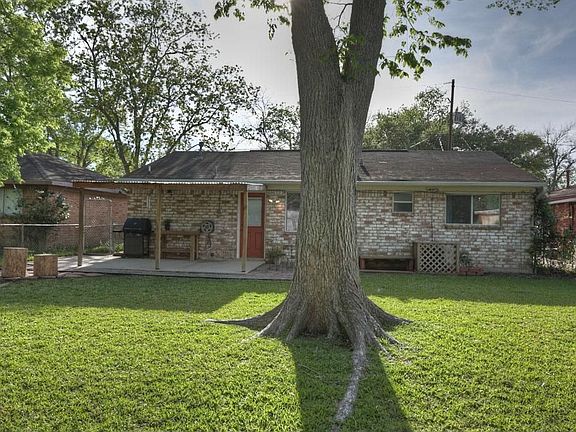 5th image of 2143 N San Antonio Ave