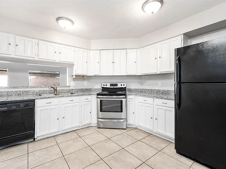 4406 Lost Lake Ln — Photo 12