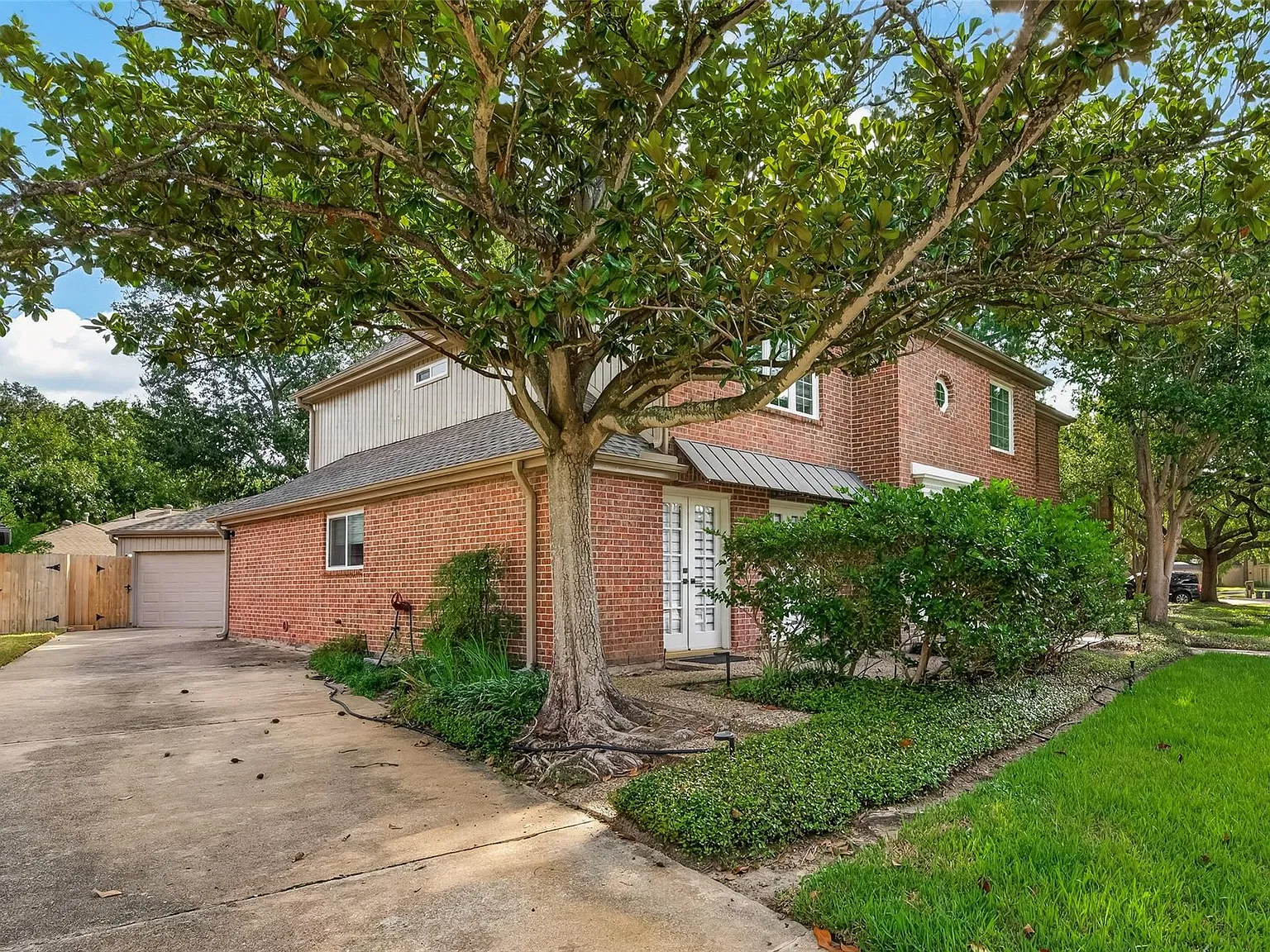 5 bed, 3.5 bath, 3640 sqft, $3,950 — Photo 4