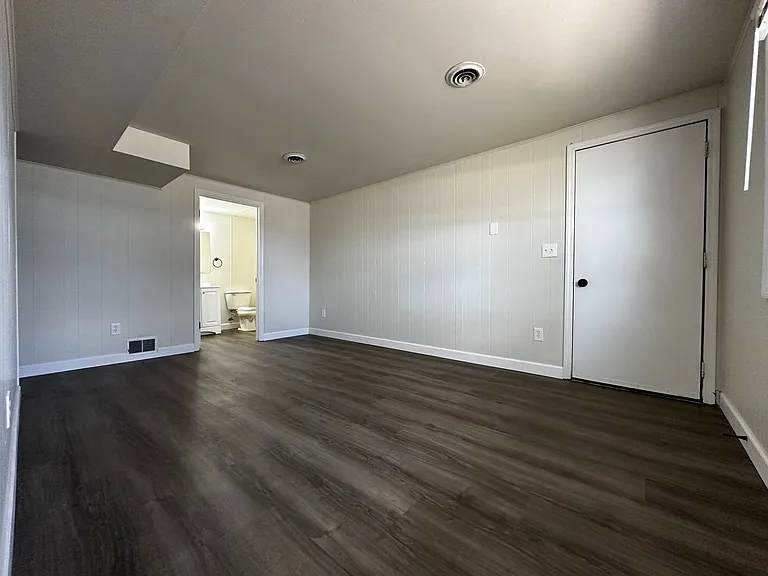 2746 Nicolet Dr — Photo 28