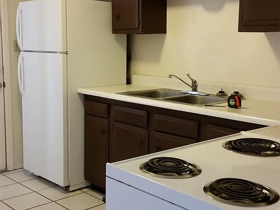 3rd image of 605 N Almendra St APT 2