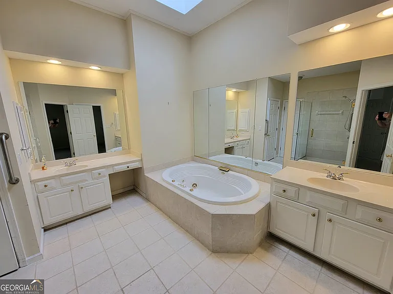 225 Lockmeade Way — Photo 13