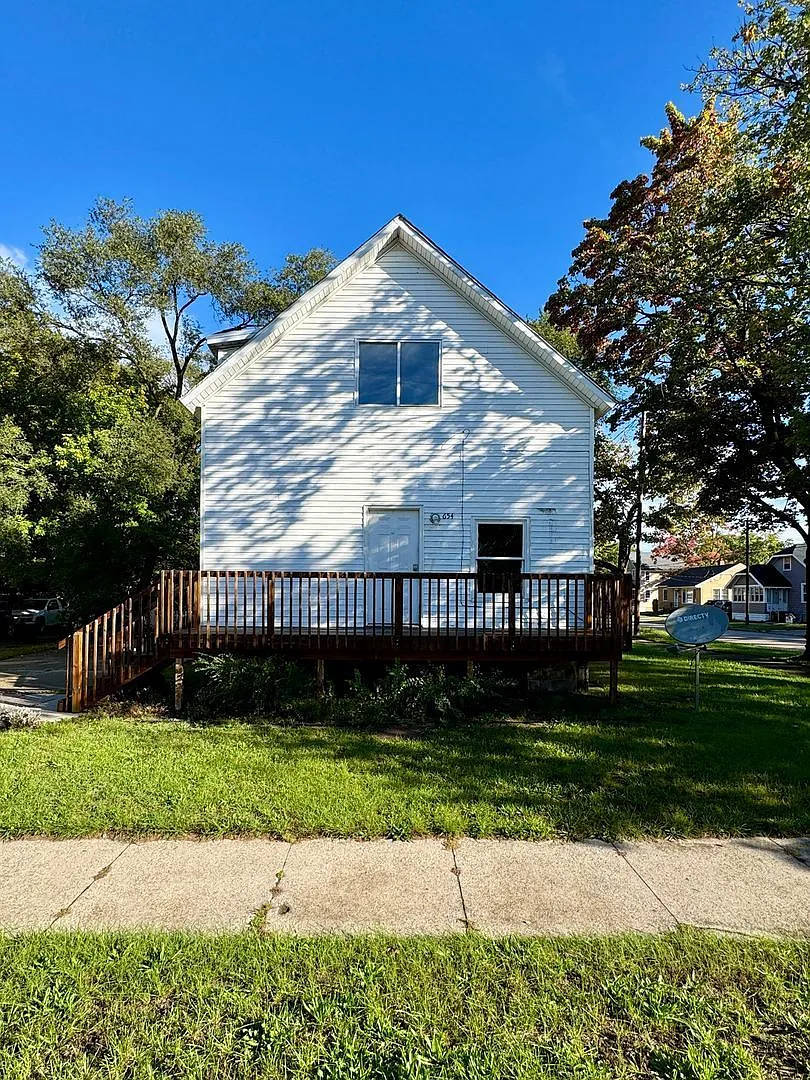 654 E Isabella Ave — Photo 1
