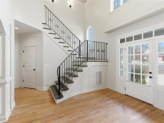 3rd image of 16 Nelson Blvd NW
