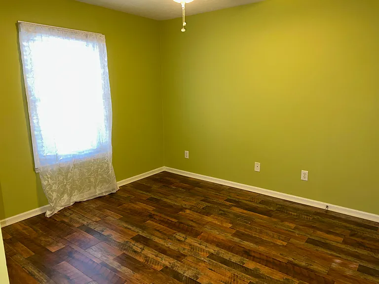 111 Bennington Ln — Photo 13