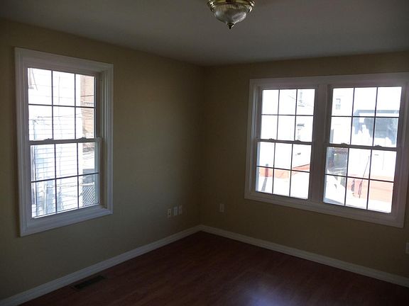 3rd image of 20 Cromwell St #1