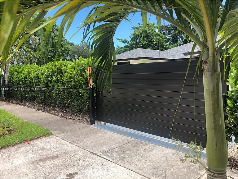 1418 NW 11th St — Photo 17