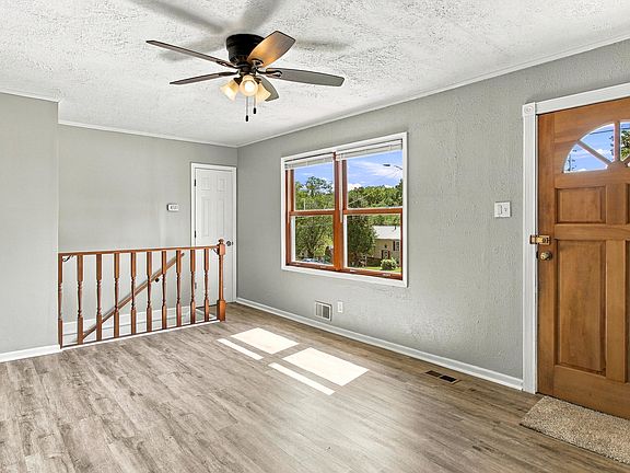 4th image of 104 Alger Rd