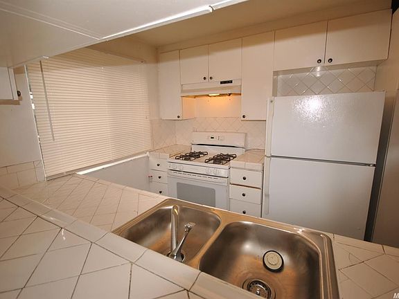 4th image of 7559 Burgoyne Ln