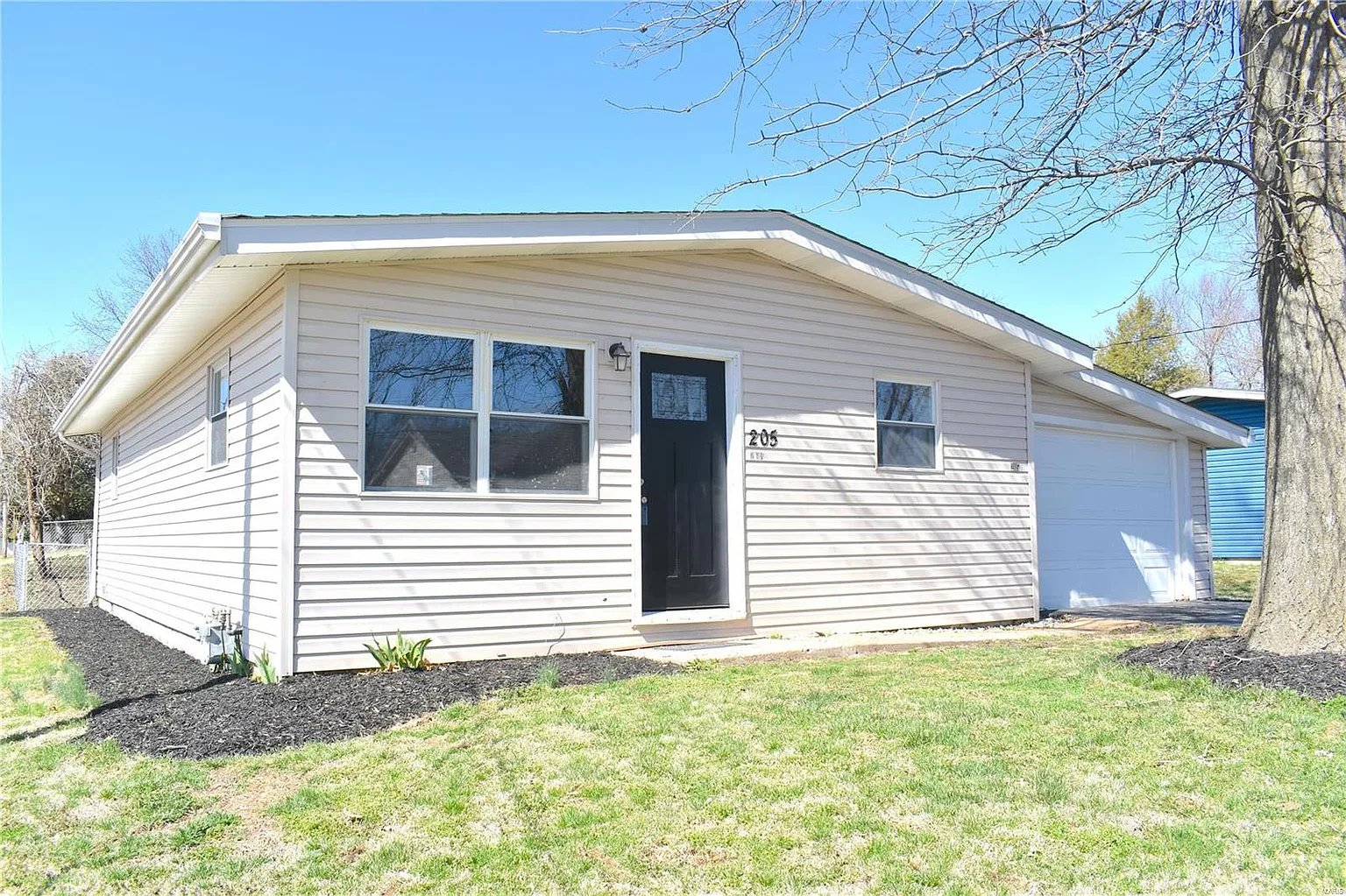 205 Nepute St photo 1