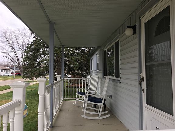 3rd image of 32019 Parkwood St