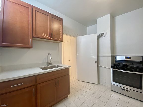 2nd image of 28A Glover St