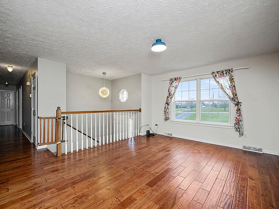 5th image of 1014 Barker Ln W