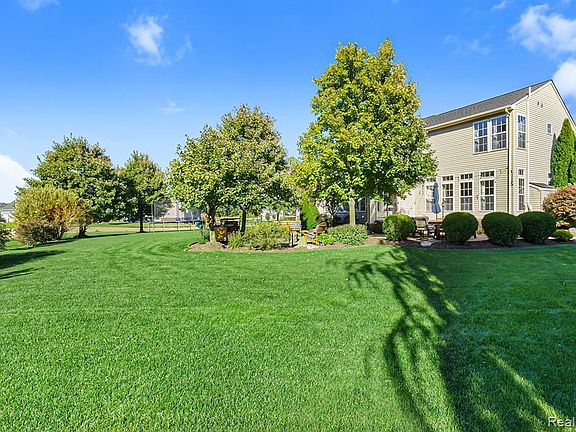 4th image of 58314 McCormick Ct