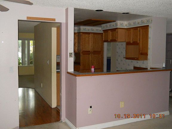 4th image of 2404 21st St SE