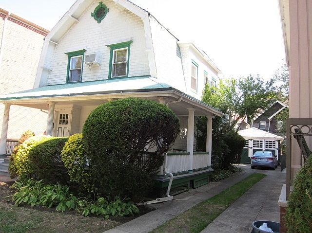 2nd image of 1469 E 17th St