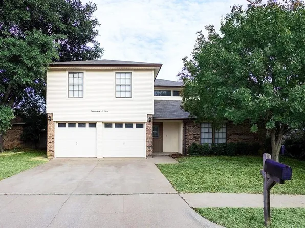 7504 Maplehill Rd, Watauga, TX 76148