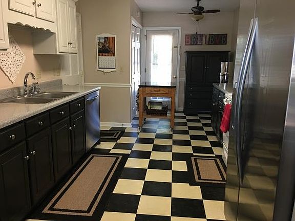 5th image of 303 Rosemary St