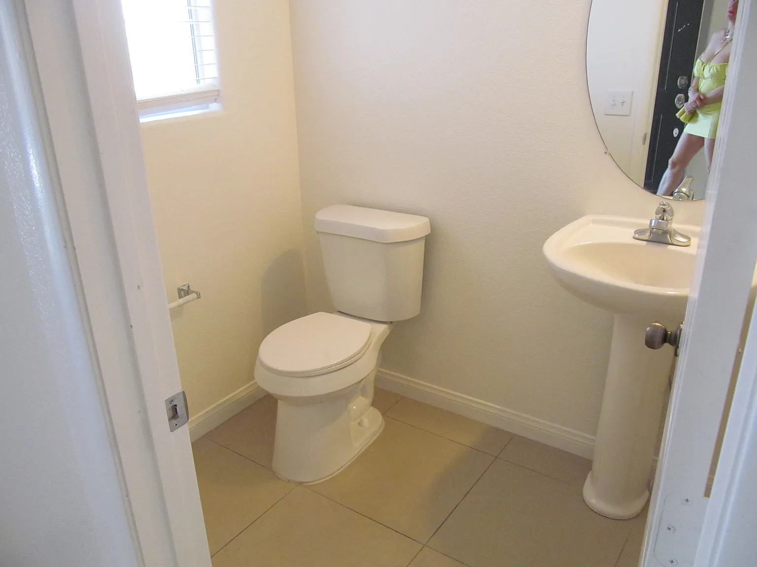 3 bed, 2.5 bath, 1301 sqft, $1,690 — Photo 3