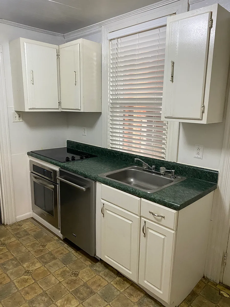 Building Photo - 745 Manor St #1